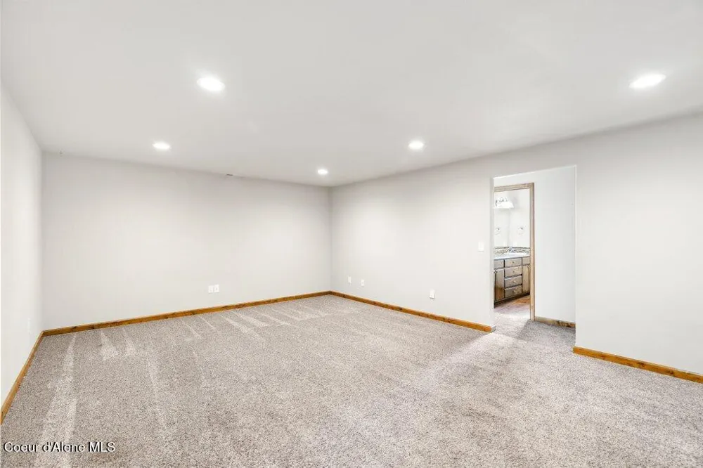 4308 E Rosemont Drive Athol, ID 83801