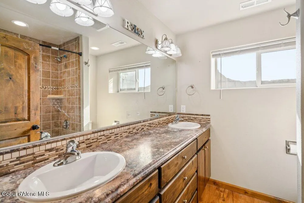 4308 E Rosemont Drive Athol, ID 83801