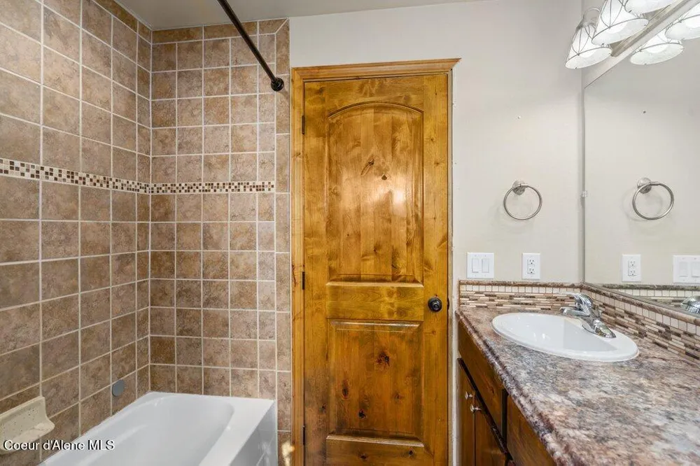 4308 E Rosemont Drive Athol, ID 83801