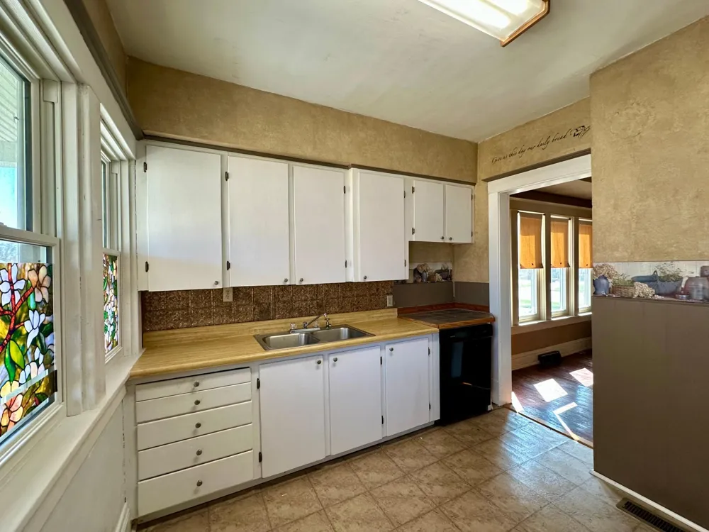 742 Freeman Avenue Luverne, MN 56156