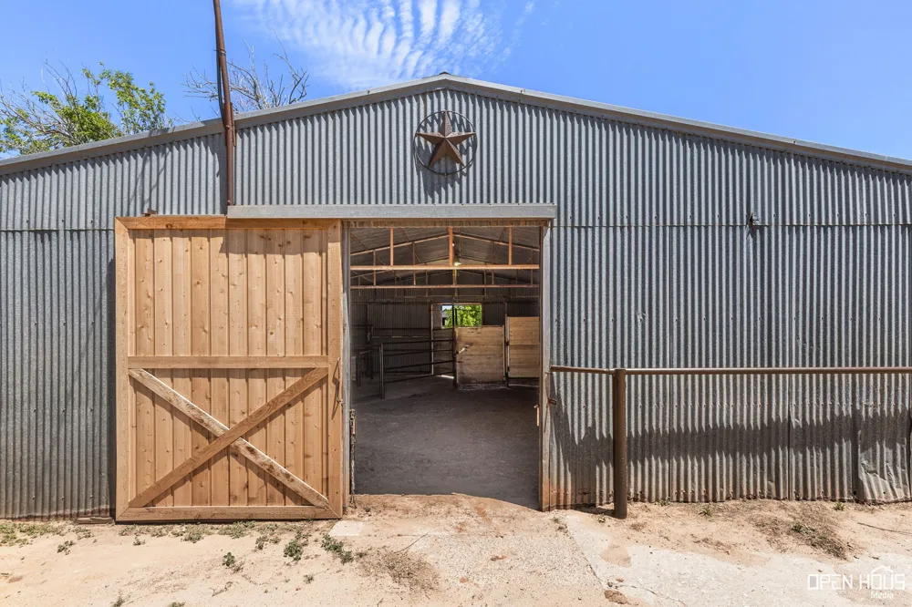 3613 FM 367 Iowa Park, TX 76367