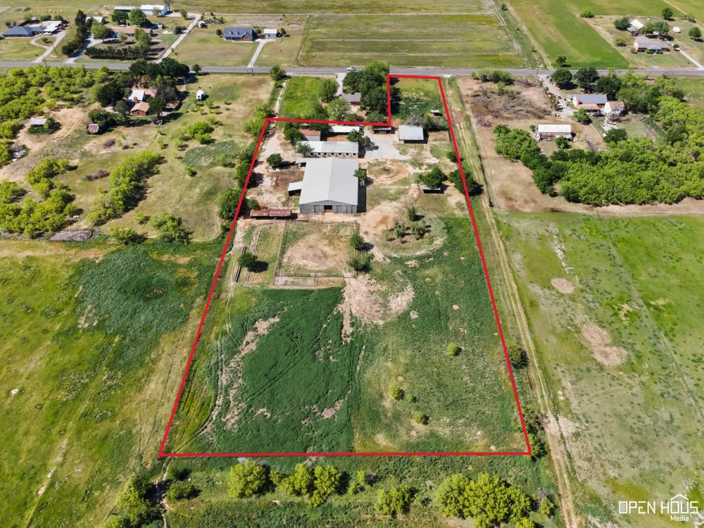 3613 FM 367 Iowa Park, TX 76367