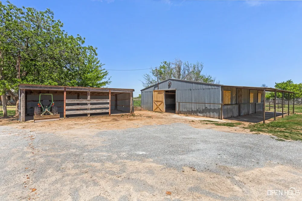 3613 FM 367 Iowa Park, TX 76367