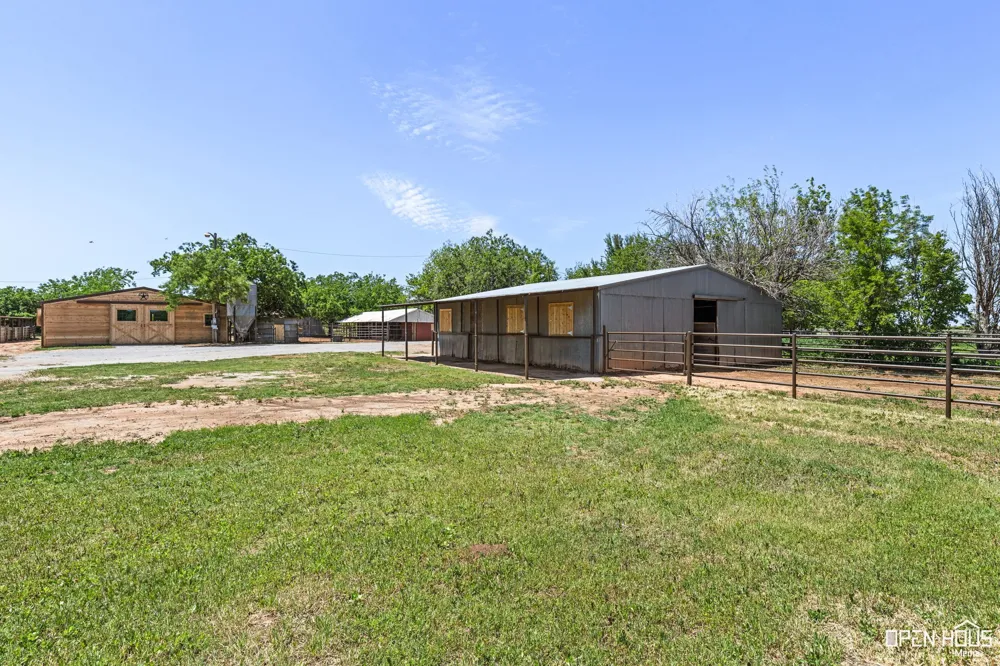 3613 FM 367 Iowa Park, TX 76367