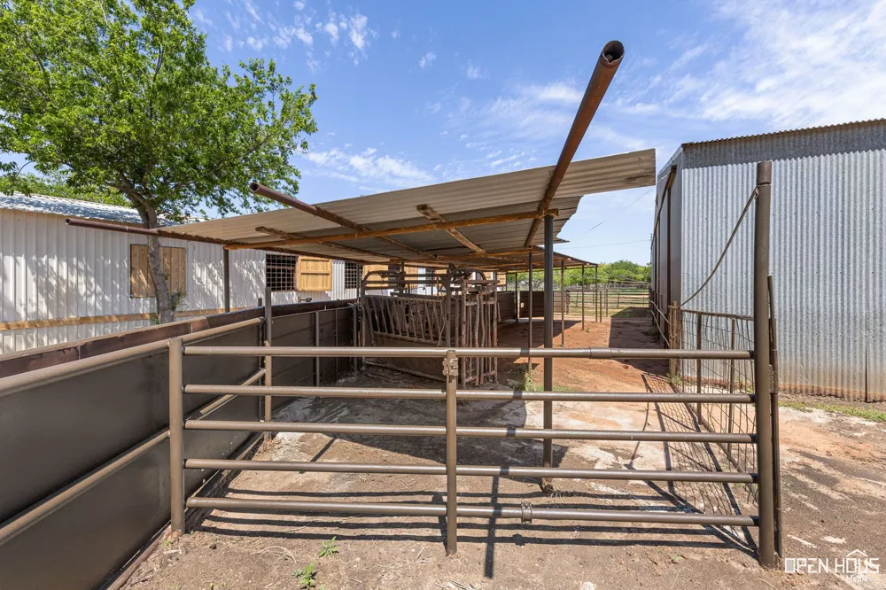 3613 FM 367 Iowa Park, TX 76367