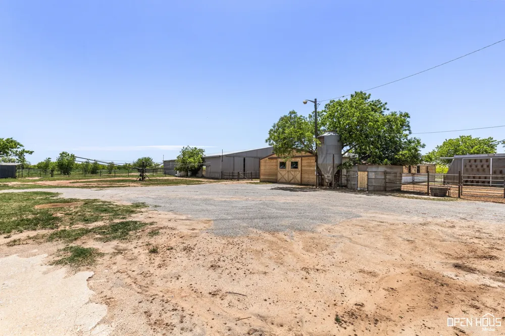 3613 FM 367 Iowa Park, TX 76367
