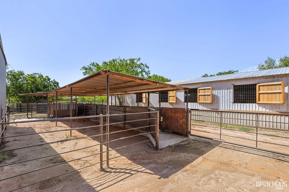 3613 FM 367 Iowa Park, TX 76367