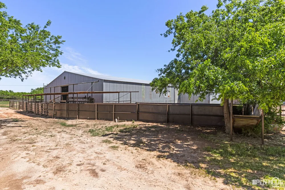 3613 FM 367 Iowa Park, TX 76367
