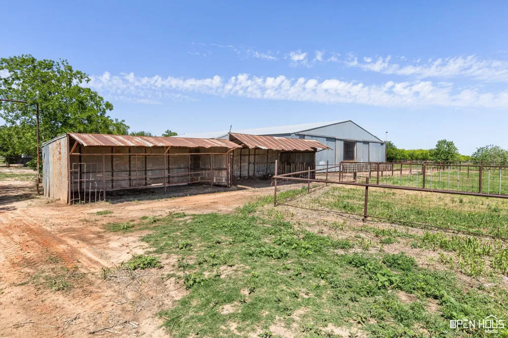 3613 FM 367 Iowa Park, TX 76367