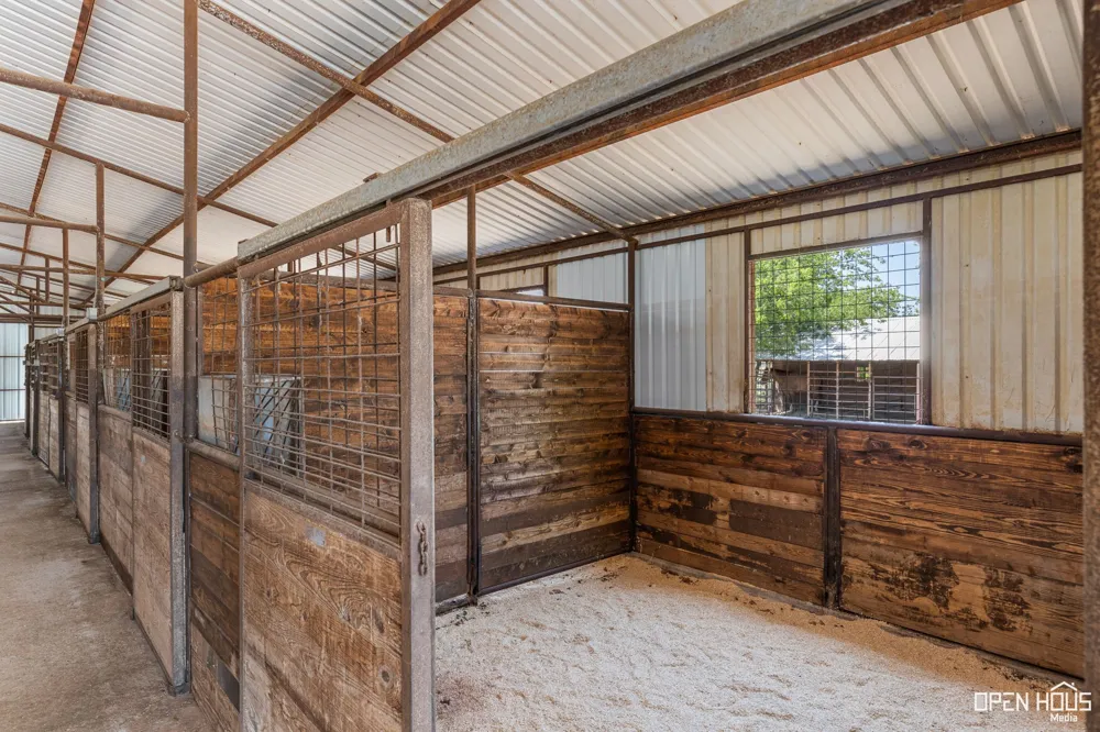 3613 FM 367 Iowa Park, TX 76367