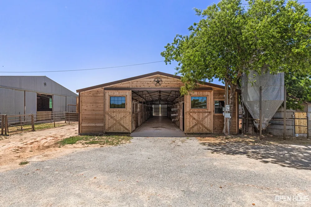 3613 FM 367 Iowa Park, TX 76367