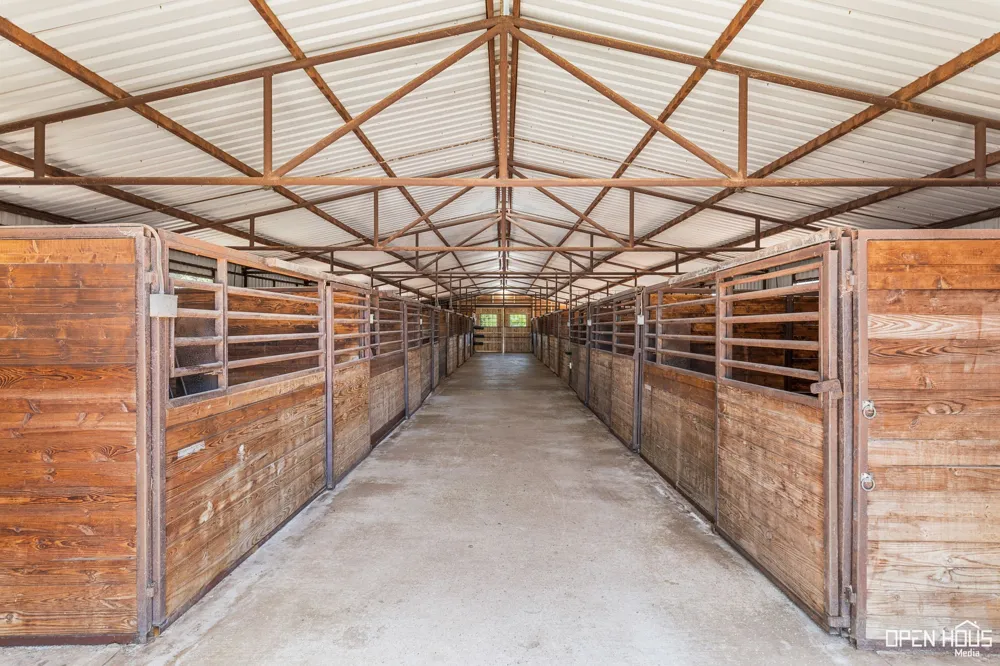 3613 FM 367 Iowa Park, TX 76367