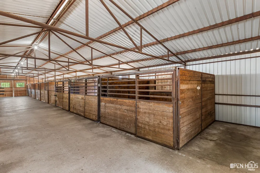 3613 FM 367 Iowa Park, TX 76367