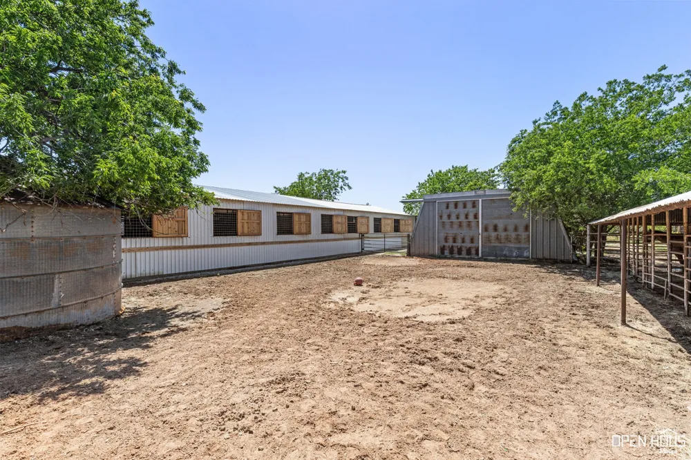 3613 FM 367 Iowa Park, TX 76367