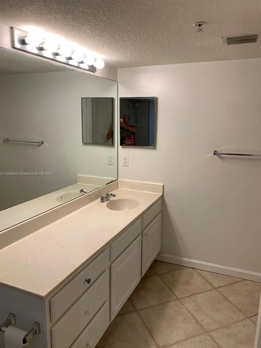 4122 Residence dr #102 Fort Myers, FL 33901