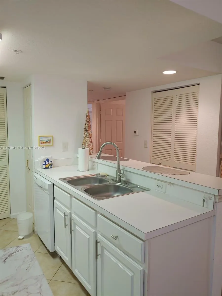 4122 Residence dr #102 Fort Myers, FL 33901