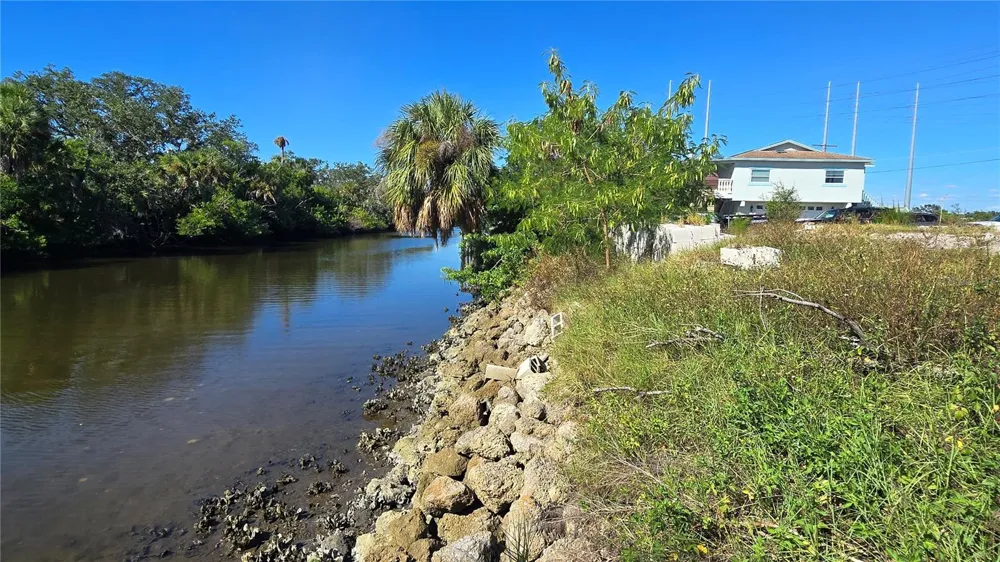 9919 BAY DRIVE Gibsonton, FL 33534