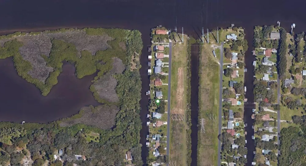 9919 BAY DRIVE Gibsonton, FL 33534