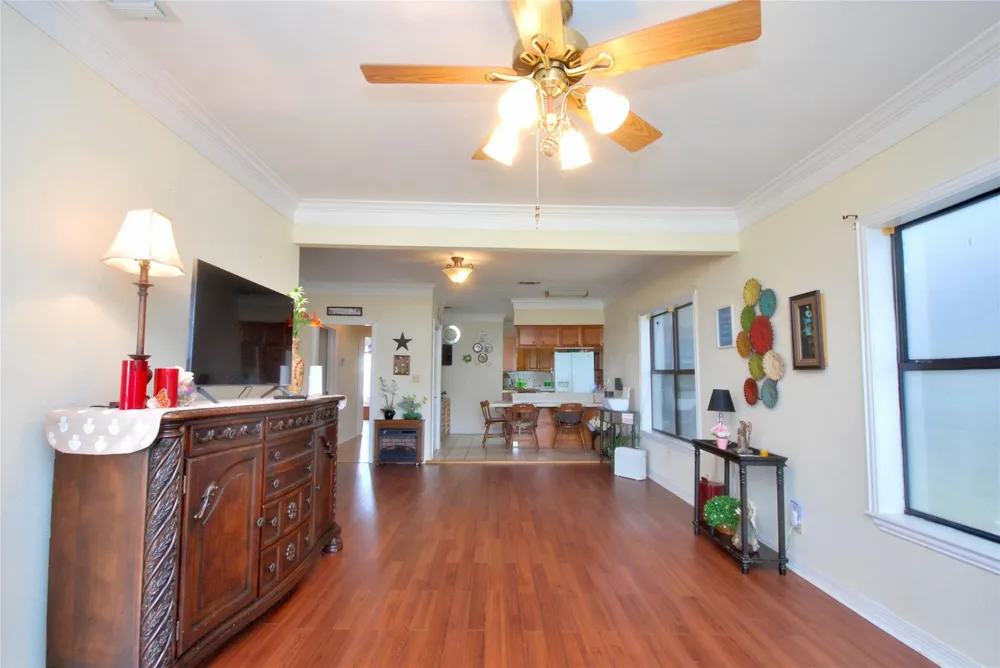 302 S Main Street Schulenburg, TX 78956