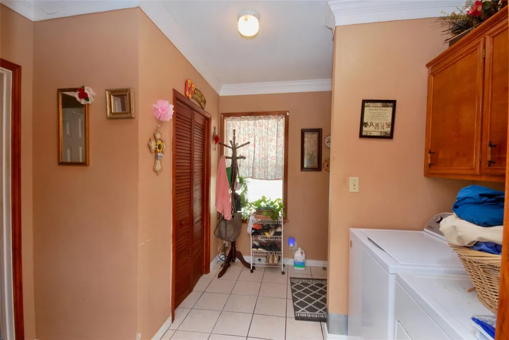 302 S Main Street Schulenburg, TX 78956