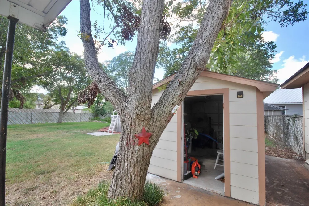 302 S Main Street Schulenburg, TX 78956
