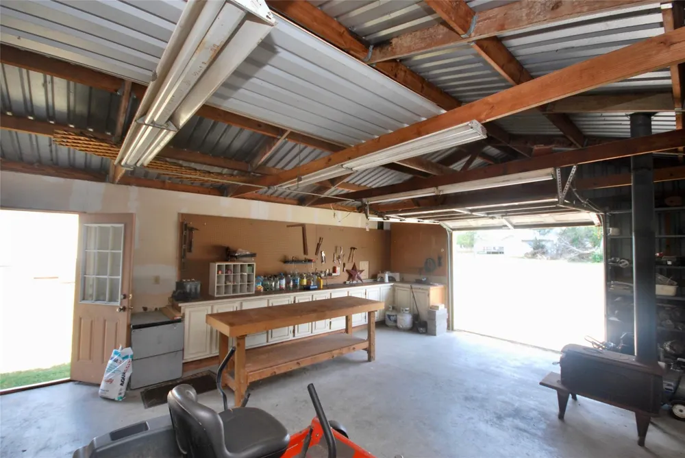 302 S Main Street Schulenburg, TX 78956