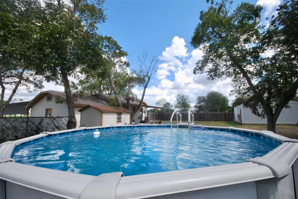 302 S Main Street Schulenburg, TX 78956