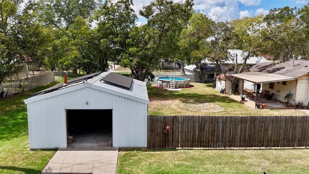 302 S Main Street Schulenburg, TX 78956