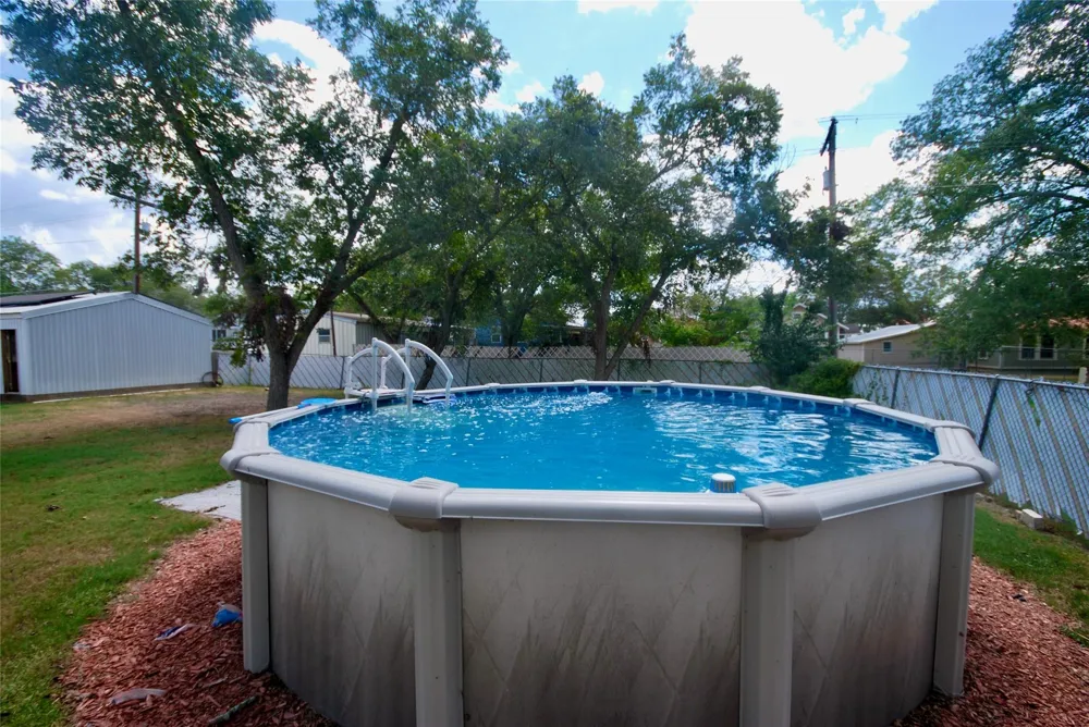 302 S Main Street Schulenburg, TX 78956