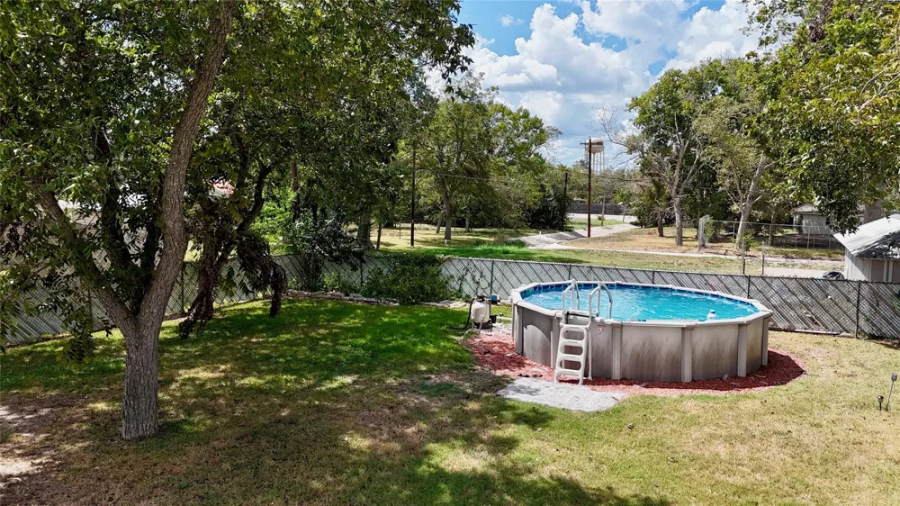 302 S Main Street Schulenburg, TX 78956