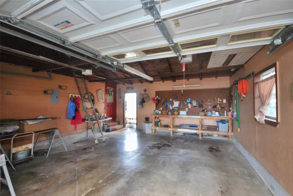 302 S Main Street Schulenburg, TX 78956