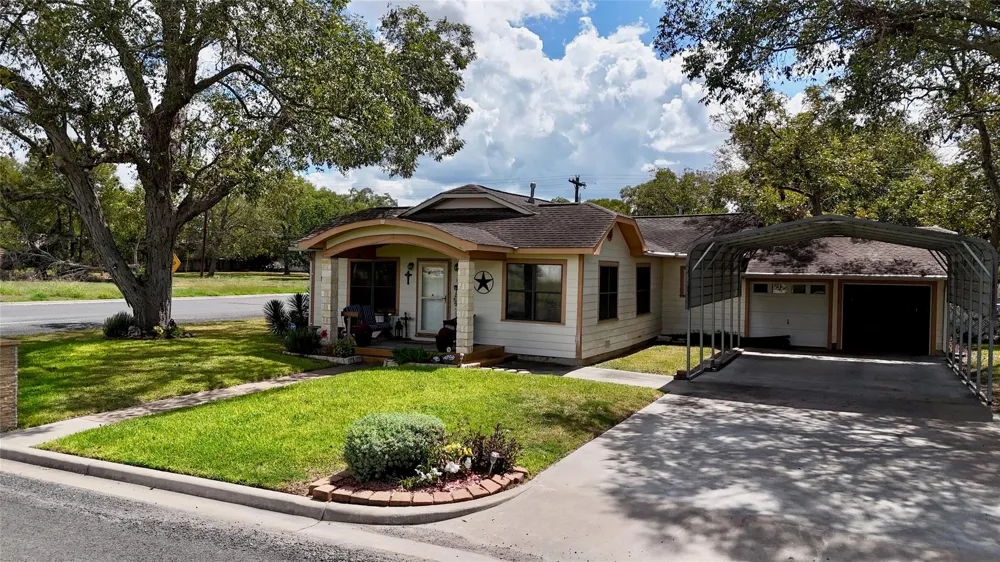 302 S Main Street Schulenburg, TX 78956