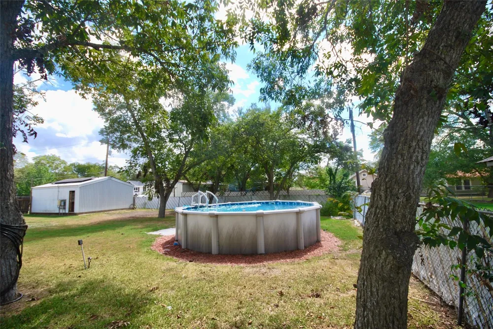 302 S Main Street Schulenburg, TX 78956