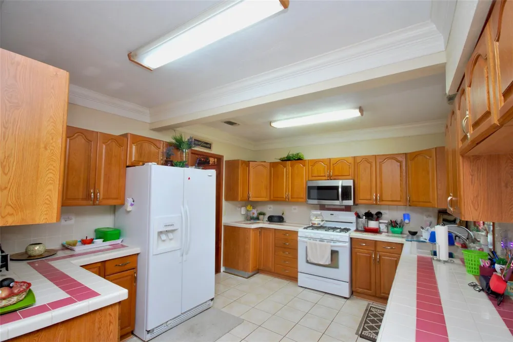 302 S Main Street Schulenburg, TX 78956