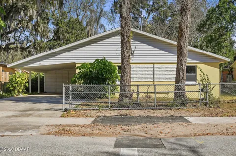437 Lockhart Street