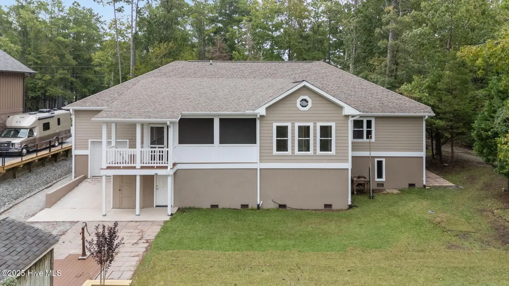 402 Whittaker Point Road Oriental, NC 28571