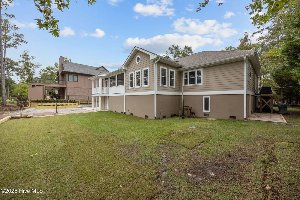 402 Whittaker Point Road Oriental, NC 28571