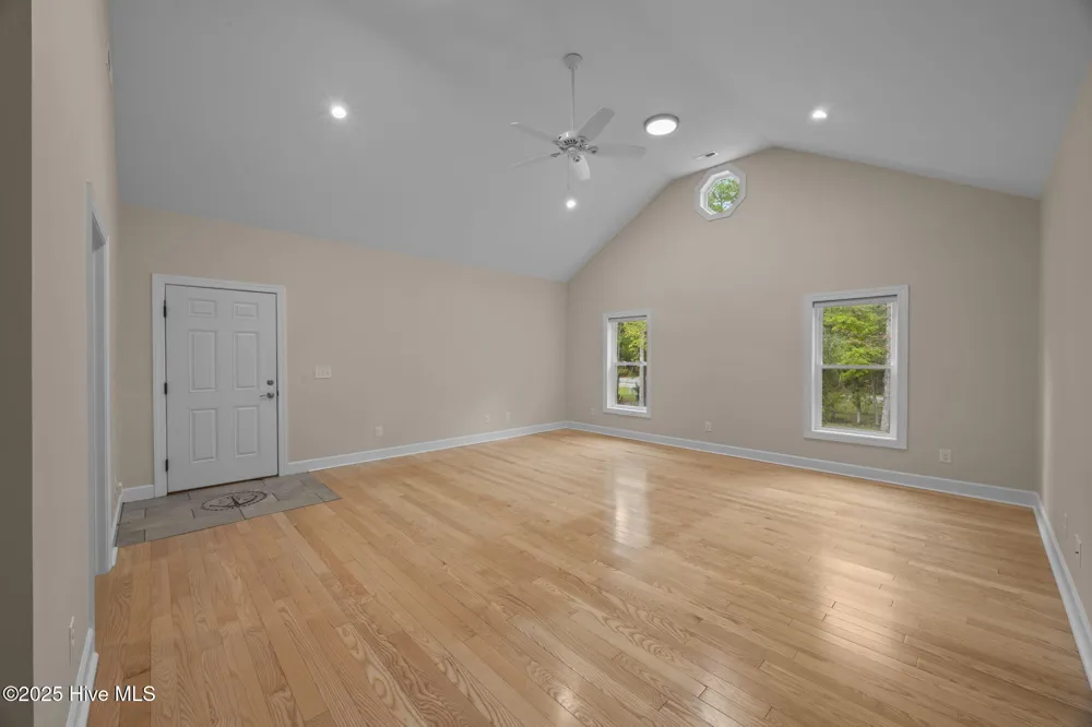 402 Whittaker Point Road Oriental, NC 28571