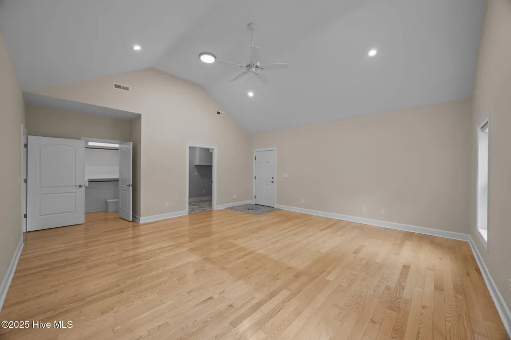 402 Whittaker Point Road Oriental, NC 28571