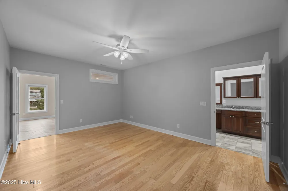 402 Whittaker Point Road Oriental, NC 28571