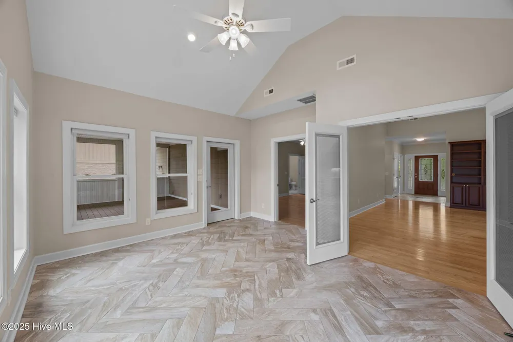 402 Whittaker Point Road Oriental, NC 28571