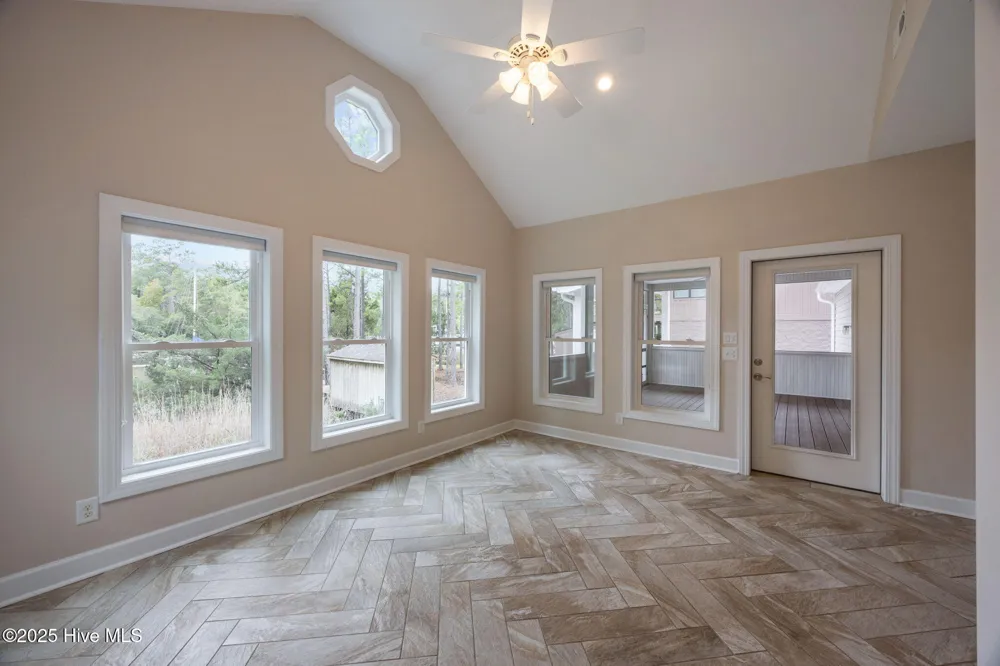 402 Whittaker Point Road Oriental, NC 28571