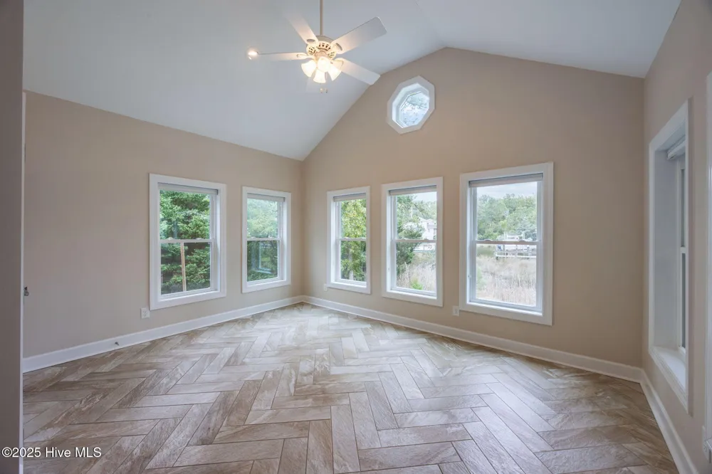 402 Whittaker Point Road Oriental, NC 28571