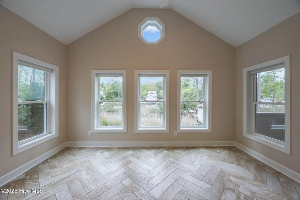 402 Whittaker Point Road Oriental, NC 28571