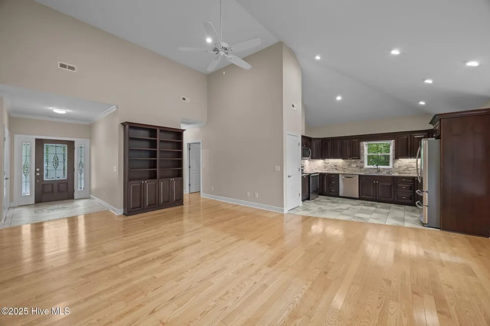 402 Whittaker Point Road Oriental, NC 28571