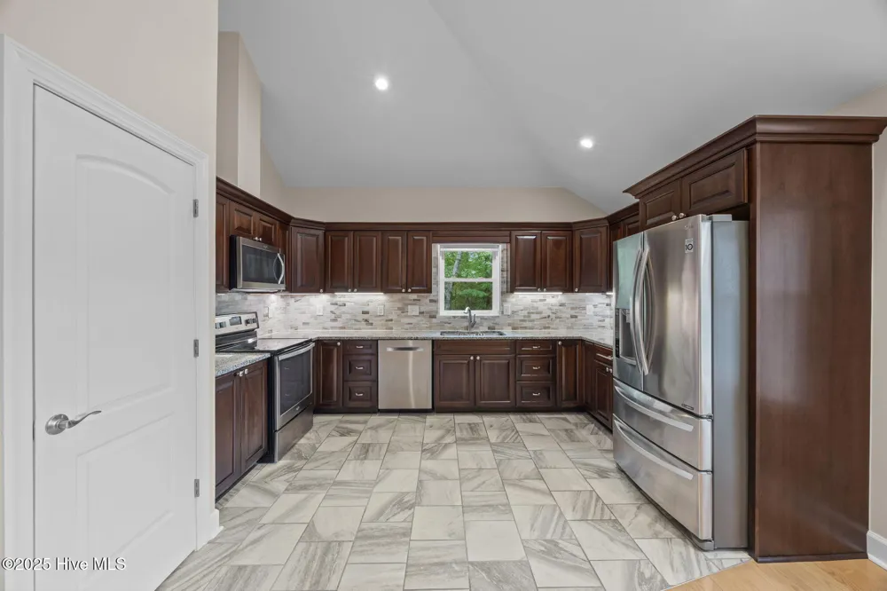 402 Whittaker Point Road Oriental, NC 28571
