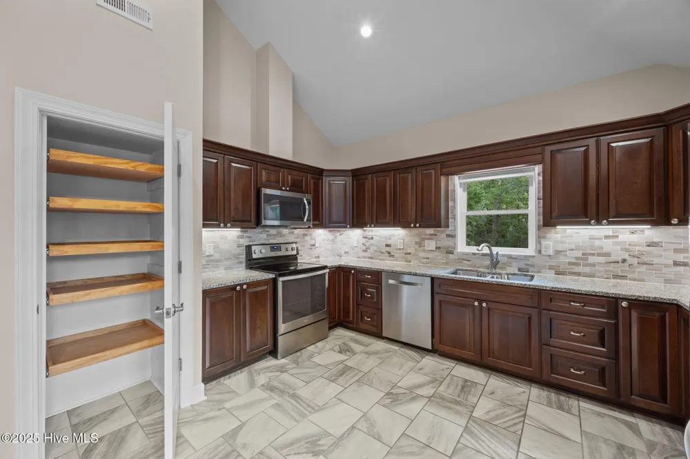 402 Whittaker Point Road Oriental, NC 28571