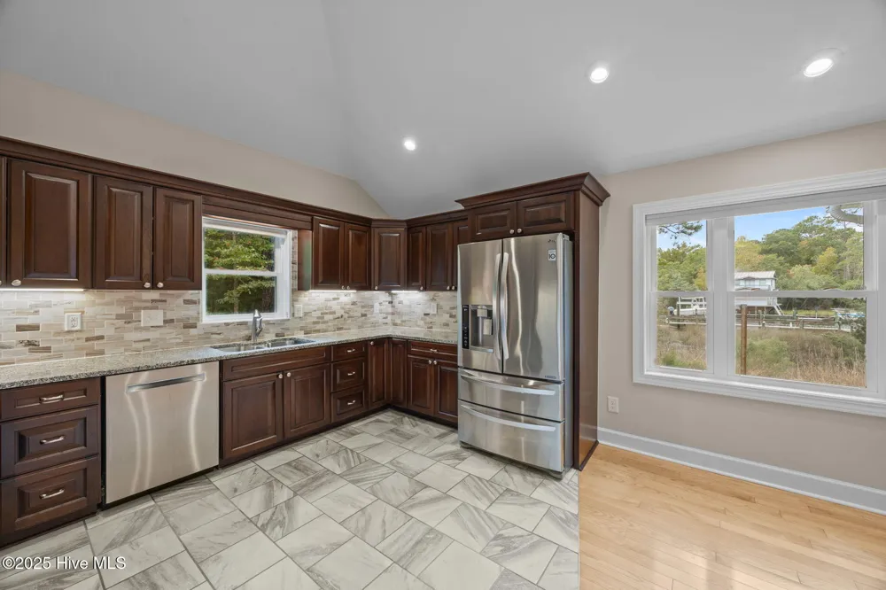 402 Whittaker Point Road Oriental, NC 28571