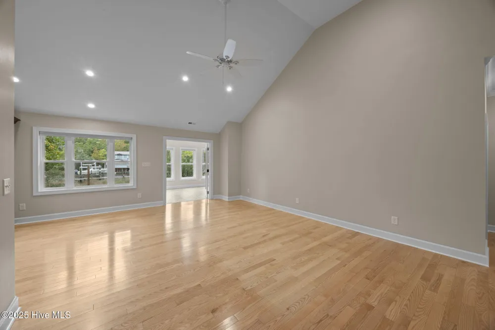 402 Whittaker Point Road Oriental, NC 28571