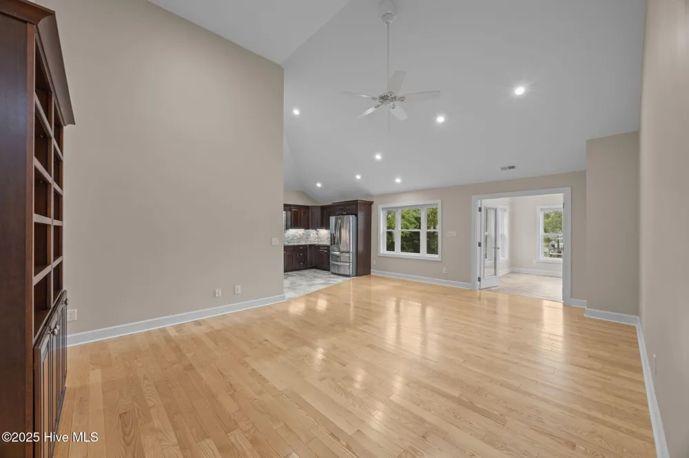 402 Whittaker Point Road Oriental, NC 28571
